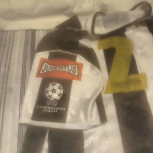 JUVENTUS F.C. Jersey - Picture 4 of 10